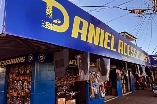 Desembaçador traseiro - Limpador e lavador do vidro traseiro - Retrovisores externos com ajuste manual ou elétrico - Airbags - Freios ABS - Banco traseiro rebatível
Encosto de cabeça no banco traseiro - Cinto de segurança de 3 pontos - Porta-copos - Tomada 12V - Sistema de ventilação interna - Indicador de troca de marcha 
Computador de bordo simples - Painel com marcador digital - Chave com alarme e comando - Central multimídia com tela touchscreen
Câmera de ré - Sensor de estacionamento traseiro - Alarme antifurto - Faróis de neblina - Volante multifuncional - Controle de som no volante
Piloto automático - Isofix - Frisos laterais de proteção - Protetor de cárter - Engate traseiro - Película nos vidros - Porta-objetos adicionais - Encosto de braço dianteiro
Capa para banco e volante